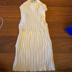 White shirt sleeve shirt, very stretchy